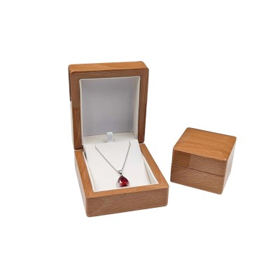 Maple wood pendant box